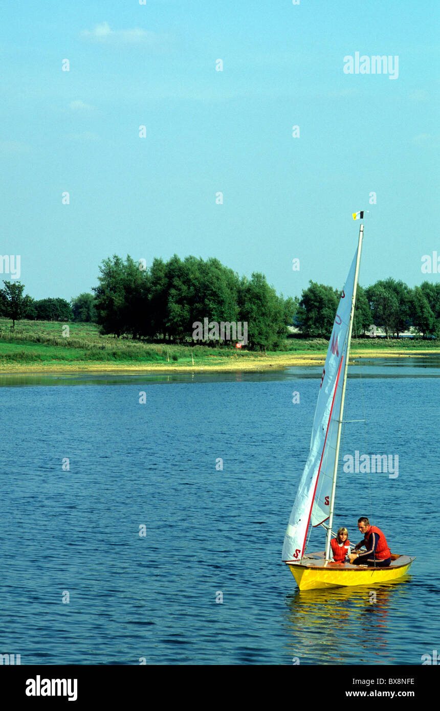 Rutland Water, Leicestershire, sailing dinghy, young couple 30s age group sailors sailor dinghies England UK Stock Photo