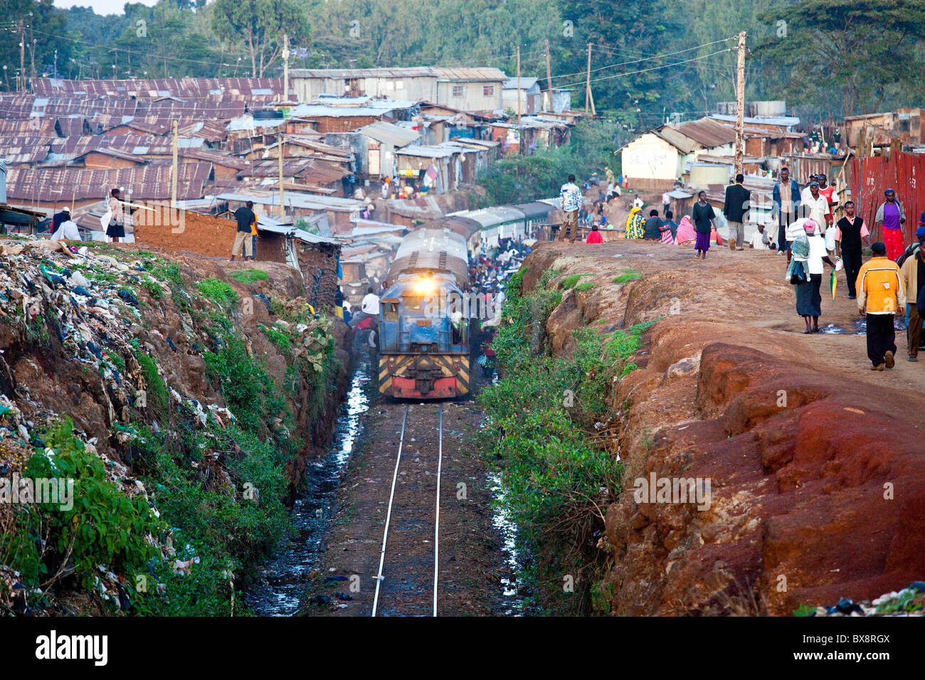 Train in the Kibera slums, Nairobi, Kenya Stock Photo - Alamy