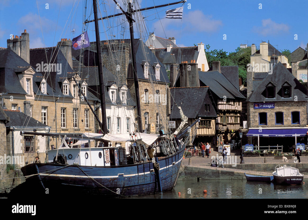  France, Brittany, Morbihan, Auray, Saint Goustan harbour Stock Photo 