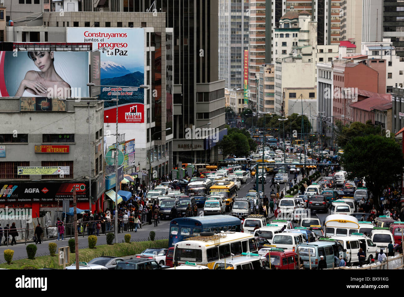 Traffic congestion / gridlock on main Avenida Mariscal Santa Cruz street through the centre of La Paz city, Bolivia Stock Photo