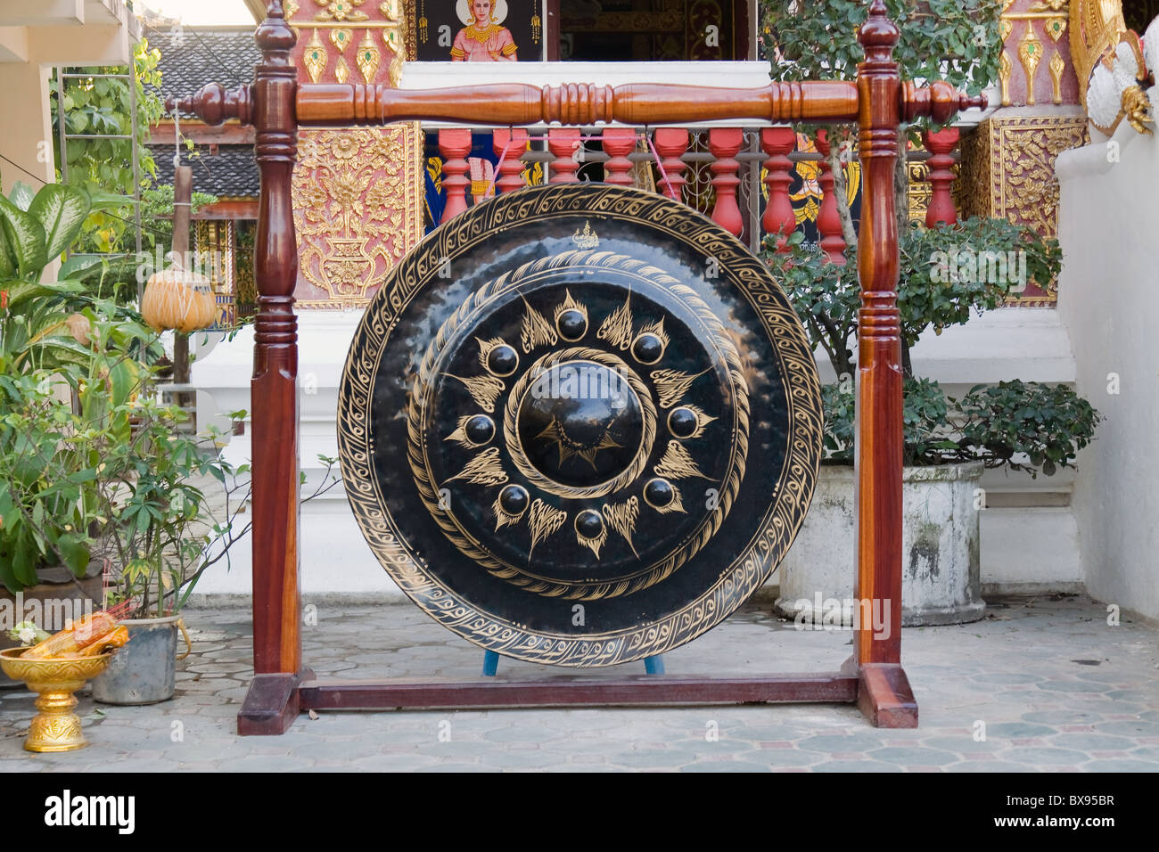 gong in temple Stock Photo Alamy