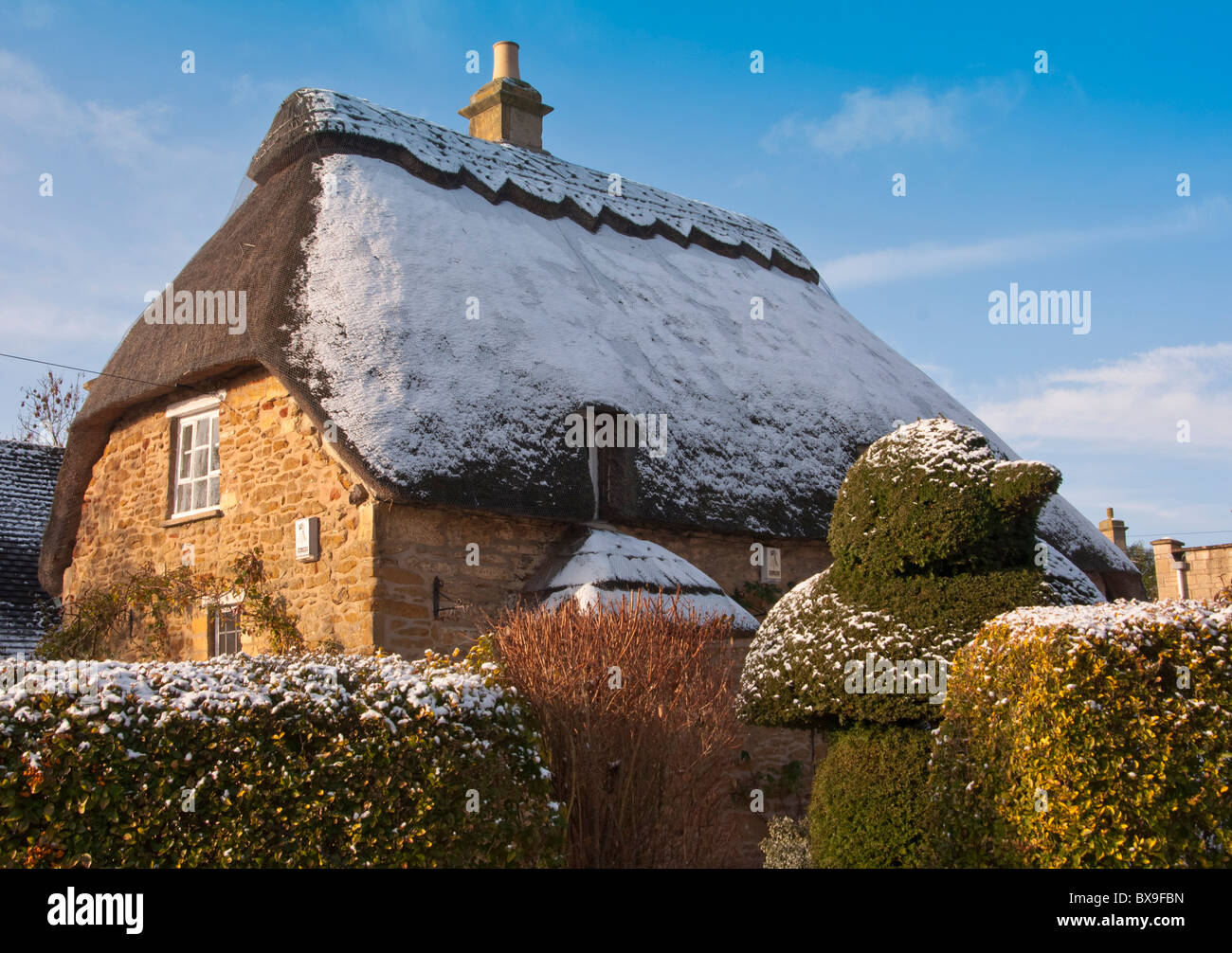 A thatched cottage covered in snow on the edge of the Cotswold village of Chipping Campden. England Stock Photo