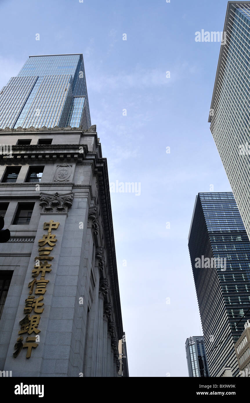 Skyscrapers - Chuo Mitsui Trust & Banking Corp, Nihonbashi Mitsui Tower and Tokyo Mandarin Oriental Hotel  (Tokyo, Japan) Stock Photo