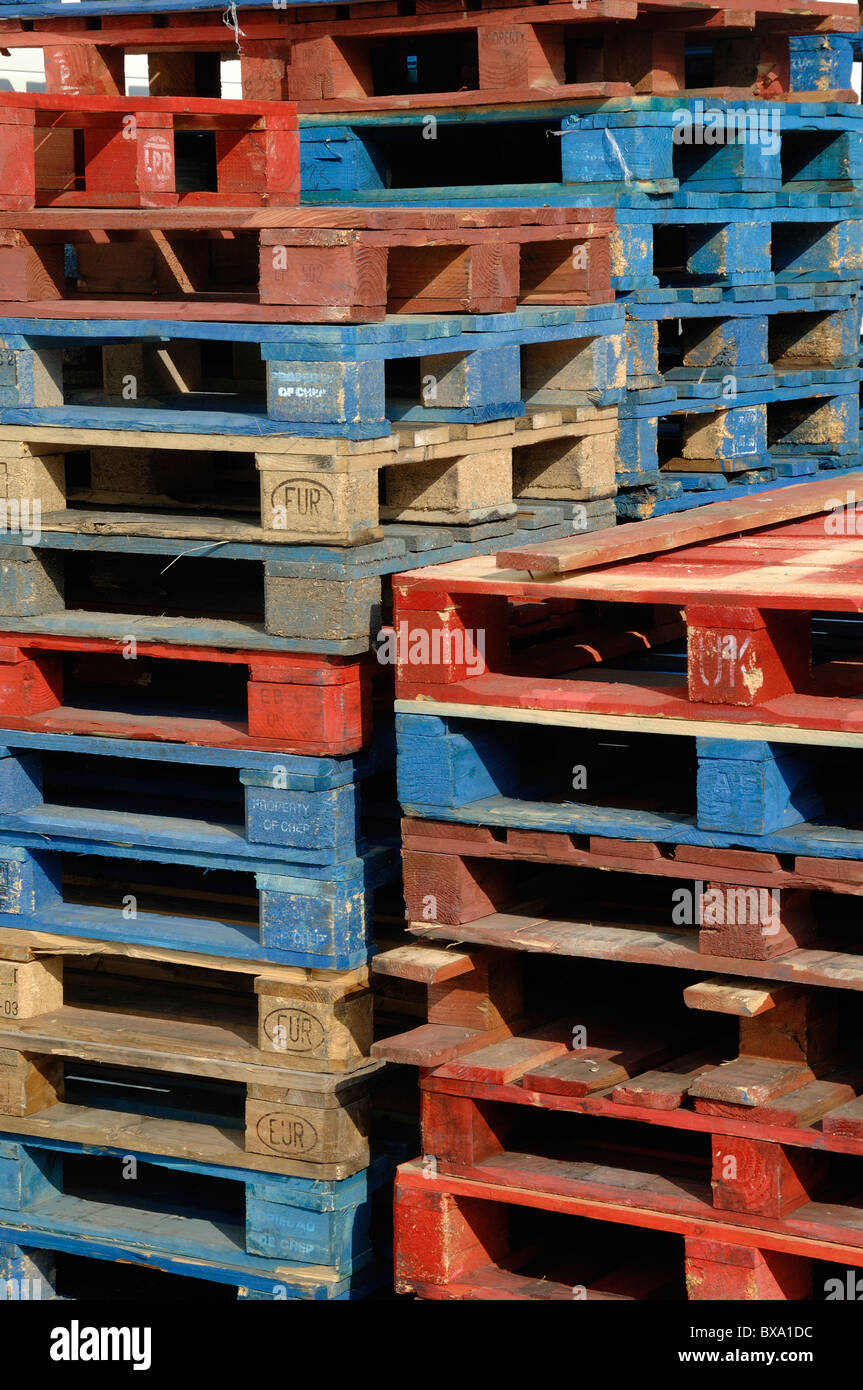Red painted pallets hires stock photography and images Alamy