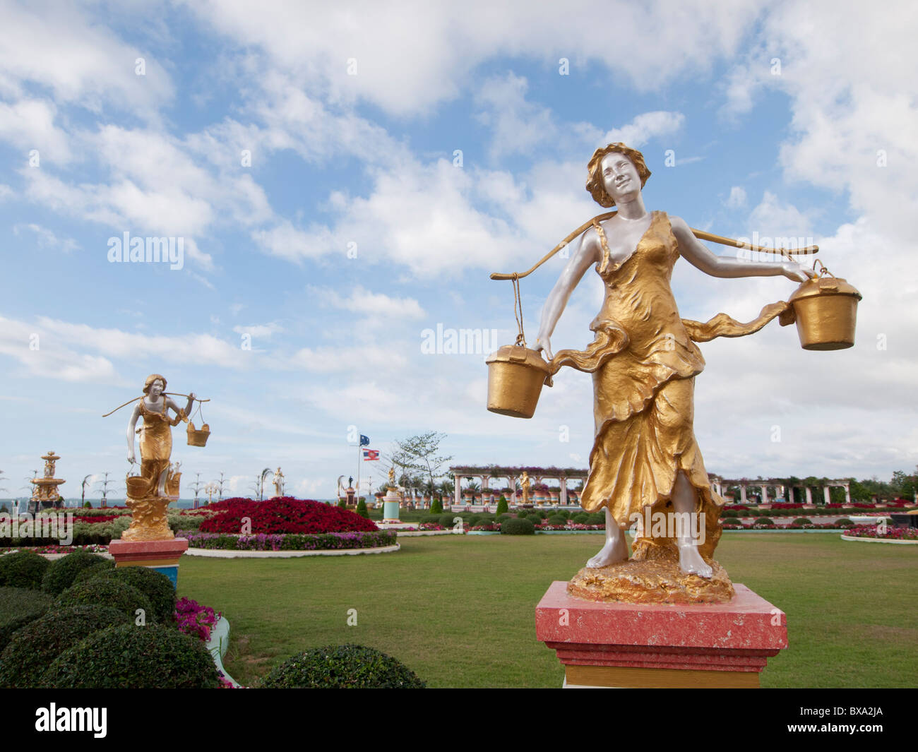 Statue of greek women hi-res stock photography and images - Alamy
