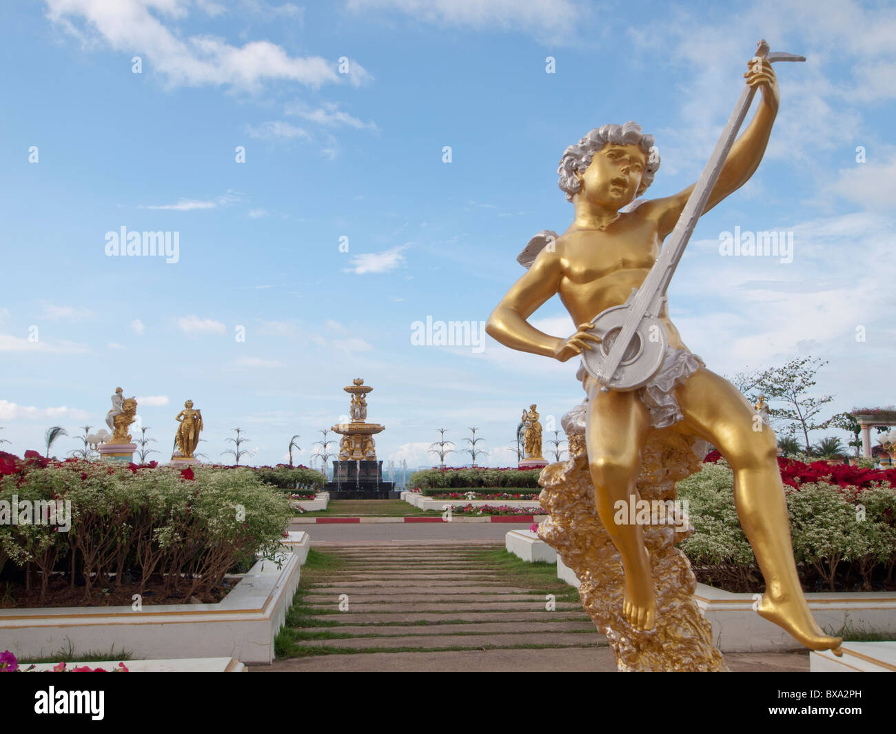 Garden cherub statue hires stock photography and images Alamy