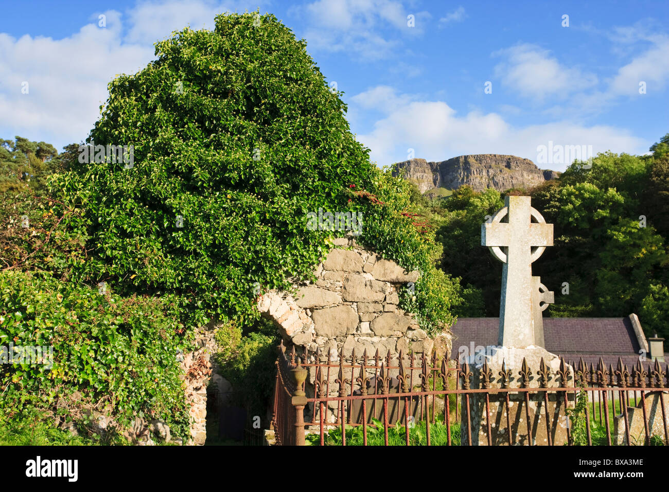 Saint Aidan's Church near Limavady in the shadow of the cliffs of Binevenagh, County Derry, Northern Ireland Stock Photo