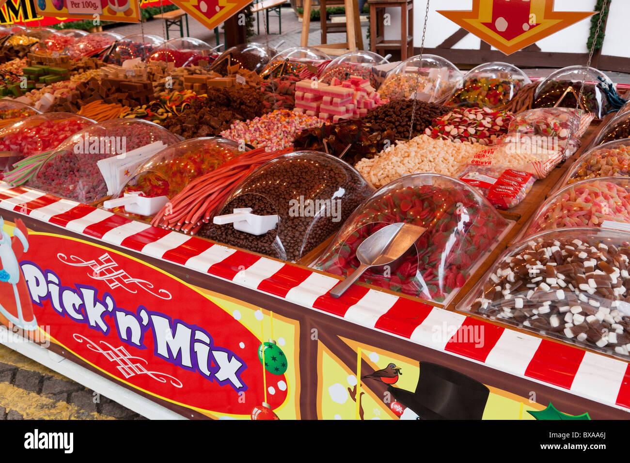 https://c8.alamy.com/comp/BXAA6J/a-display-of-pick-n-mix-sweets-for-sale-on-a-market-stall-kingston-BXAA6J.jpg