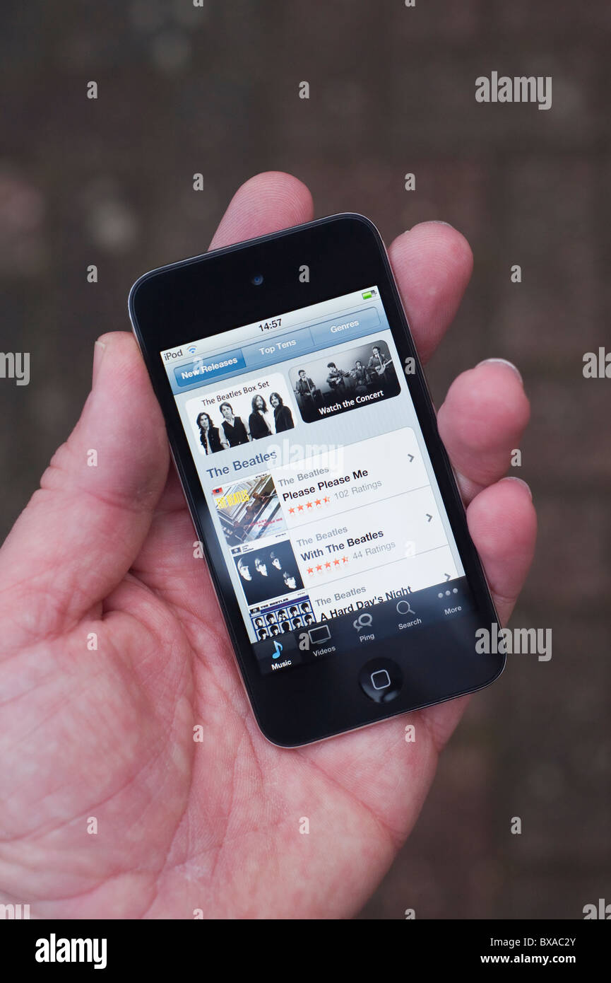 The new Apple Ipod touch 4th generation 4G 32gb media player with internet  connection showing itunes store Stock Photo - Alamy