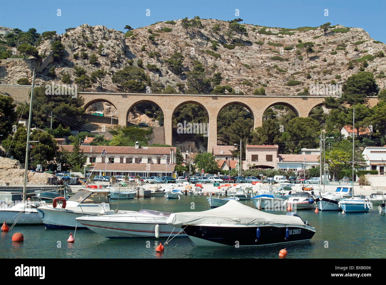 Arched bridge overlooking the little harbour at Ensues-la-Redonne, Provence, France. Stock Photo