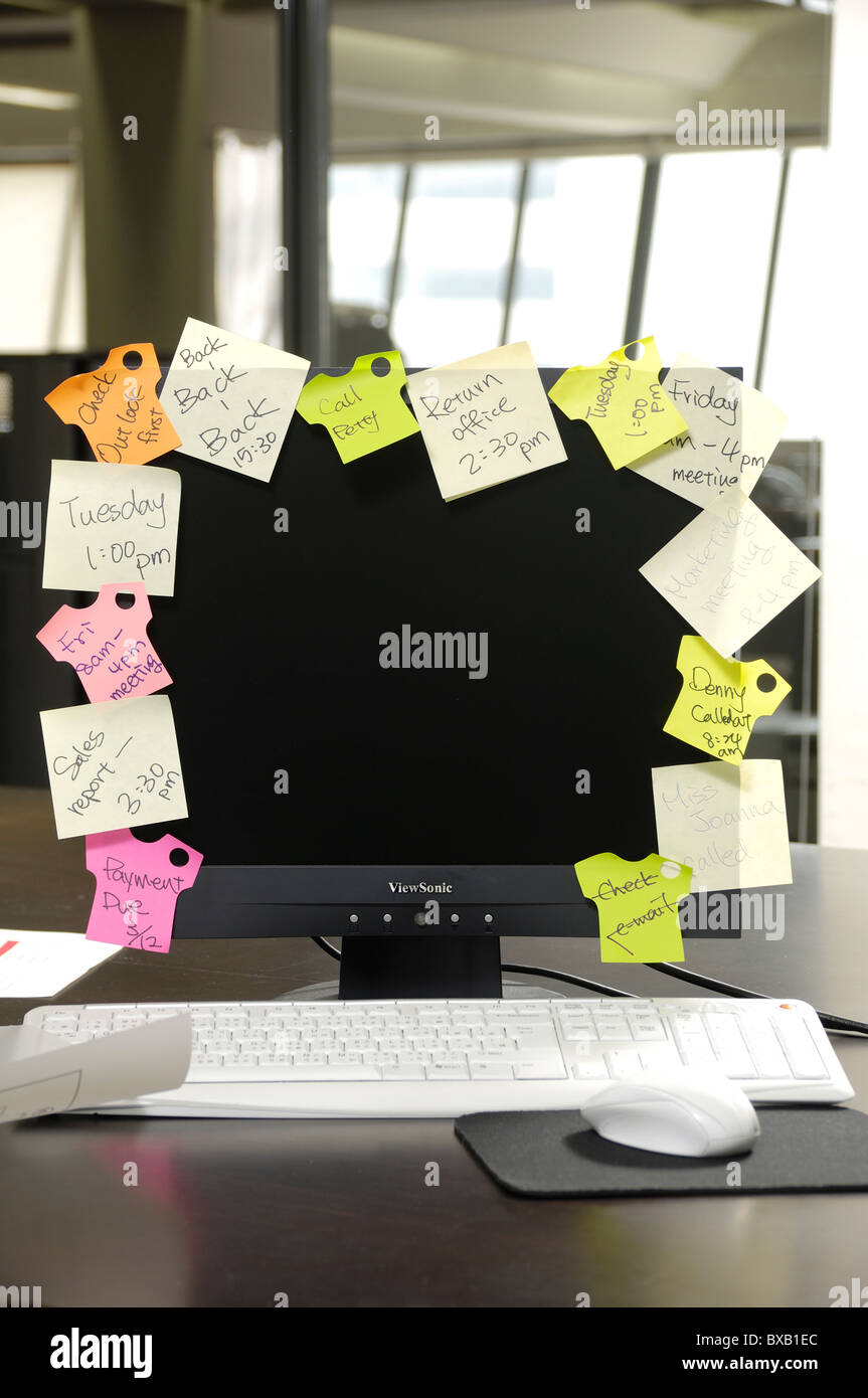 Office computer monitor notes hi-res stock photography and images - Alamy