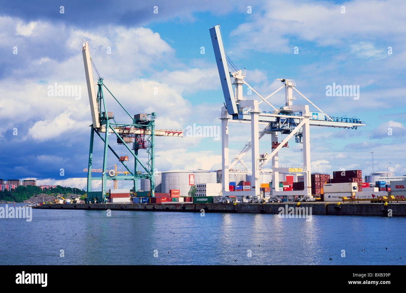 Dock cranes hi-res stock photography and images - Alamy