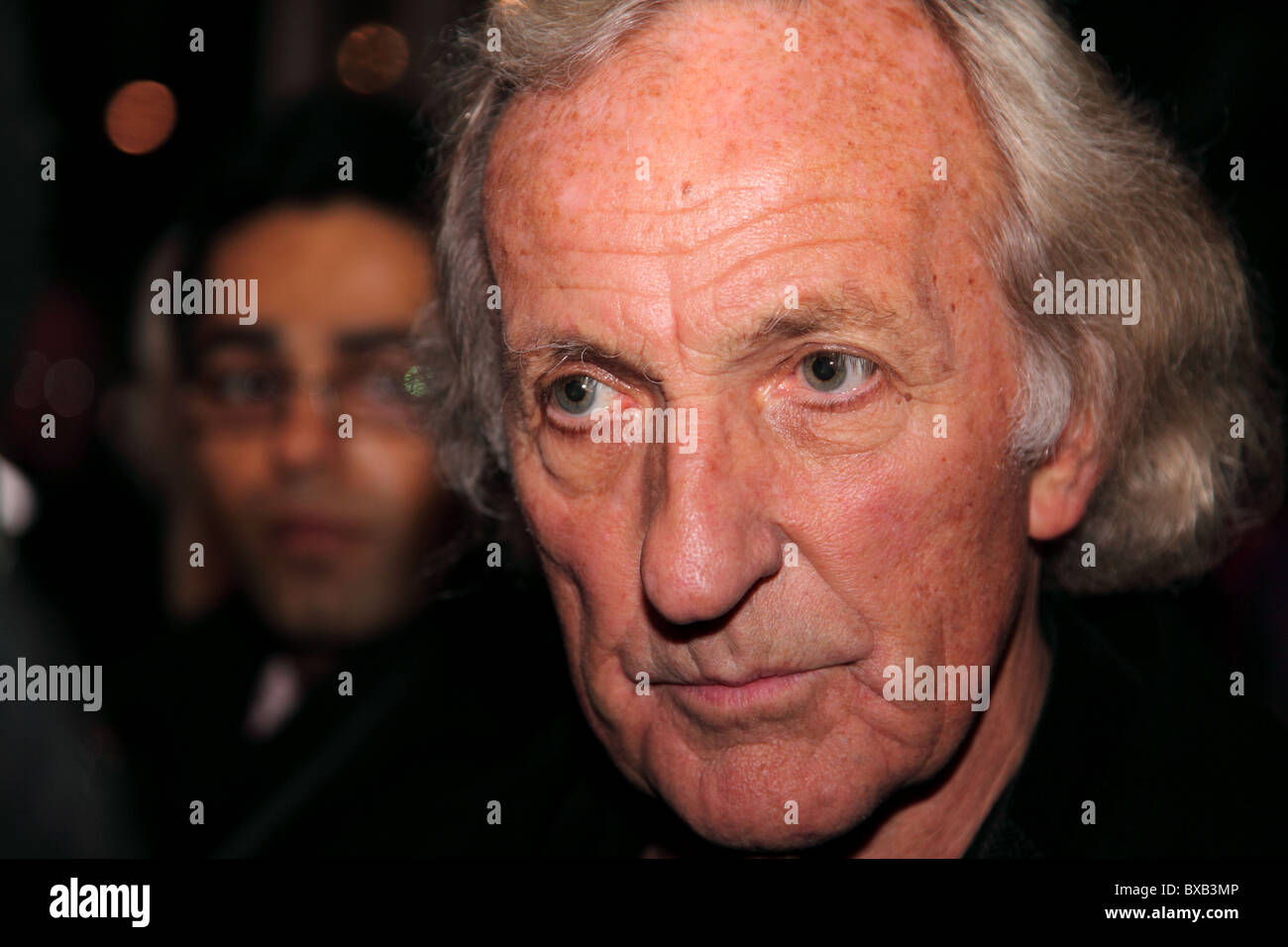 John Pilger at the Julian Assange hearing at the City of Westminster Magistrates' Court Stock Photo