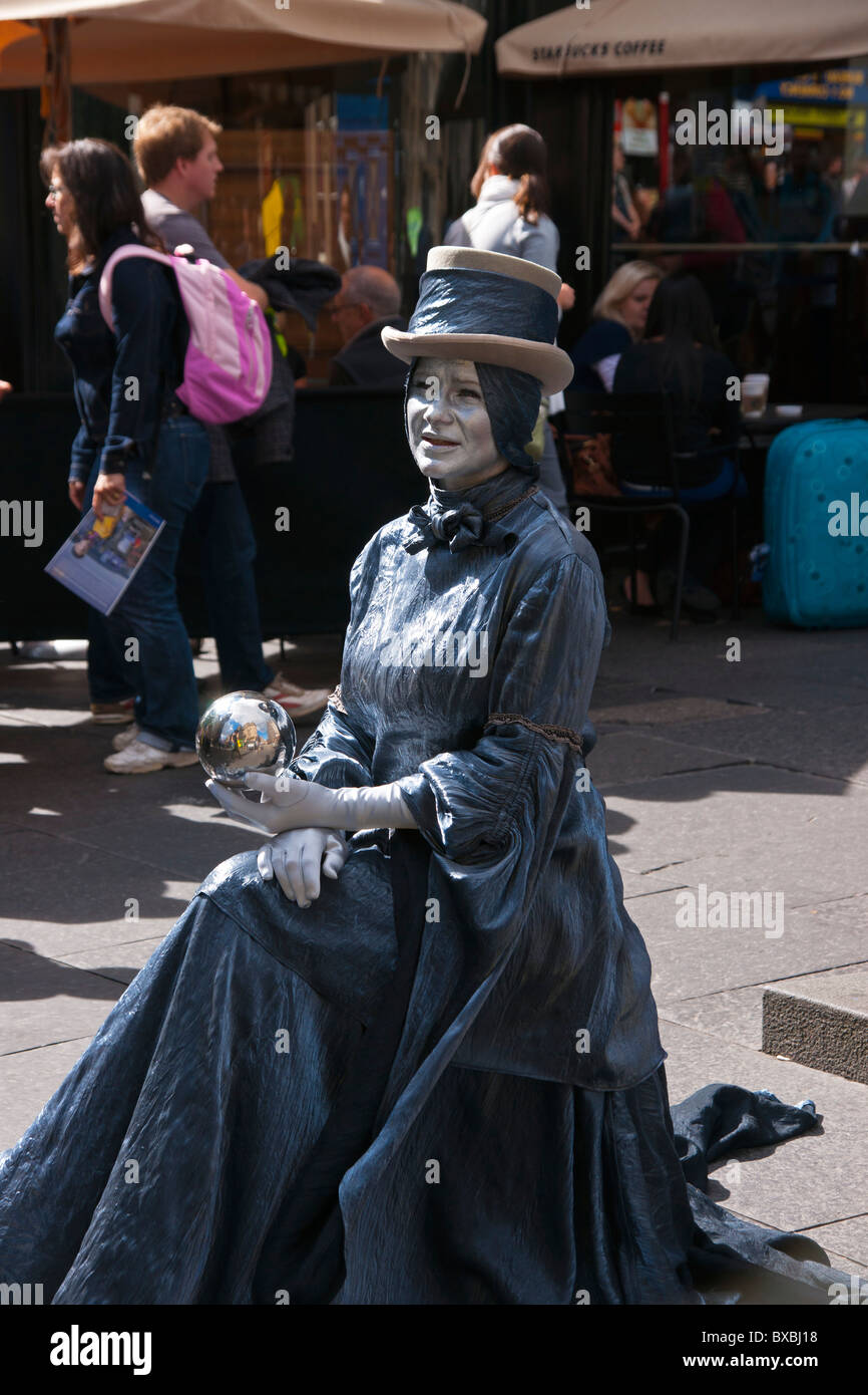 Performer, Fringe festival, Royal, Mile, Edinburgh, Lothians, Scotland, August 2010 Stock Photo