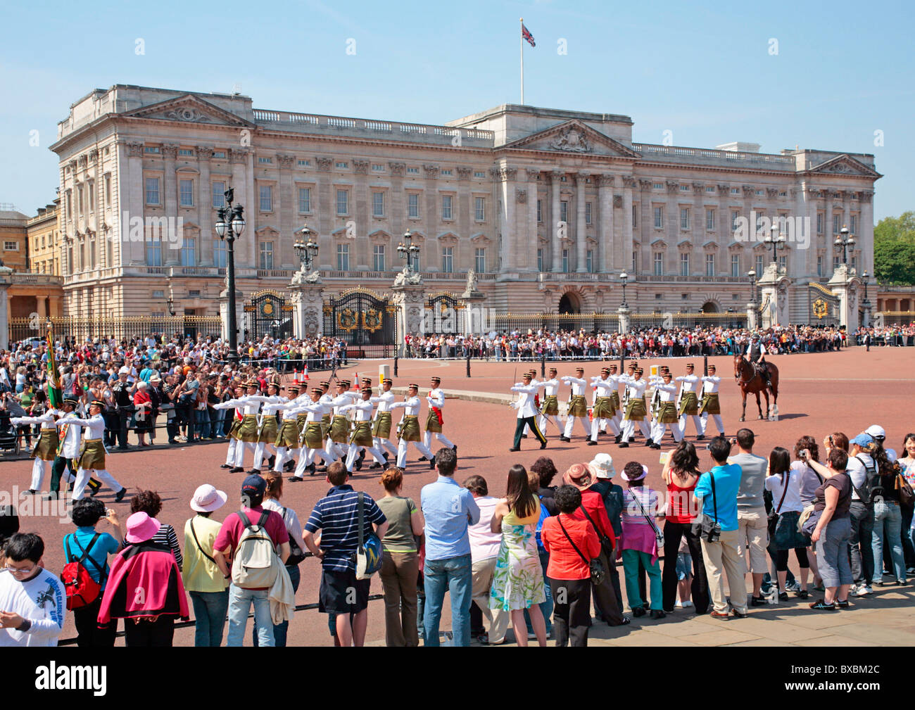 The Changing the Guard at Buckingham Palace - Nawas Travel
