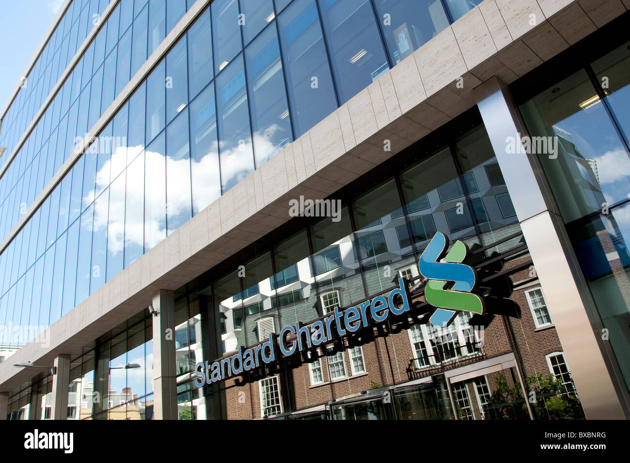 Headquarters of the Standard Chartered Bank in London ...