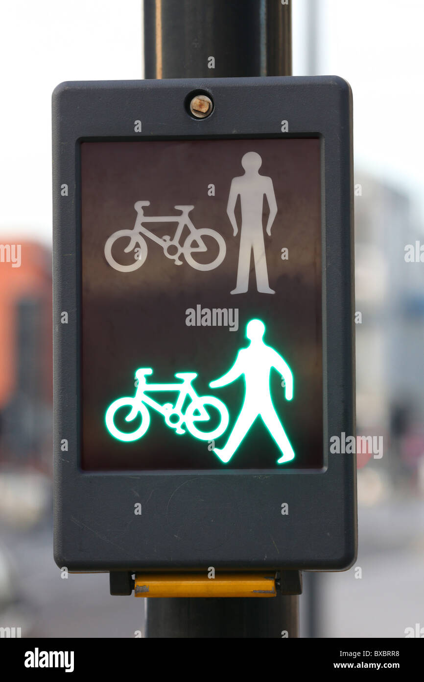 Pedestrian crossing uk hi-res stock photography and images - Alamy