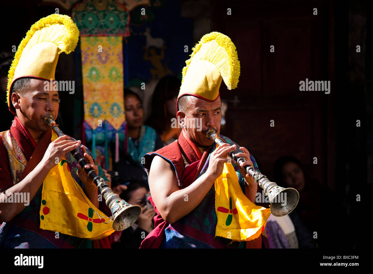 Two buddhist monks playing their short trumpets at the Thiksey gustor festival Stock Photo