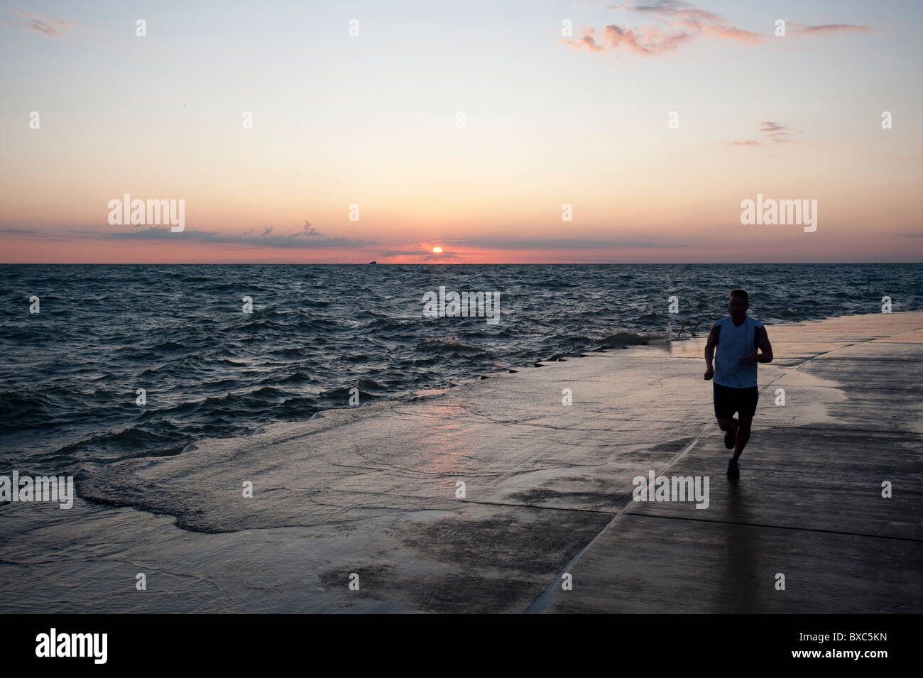 Chicago lakefront running hi-res stock photography and images - Alamy