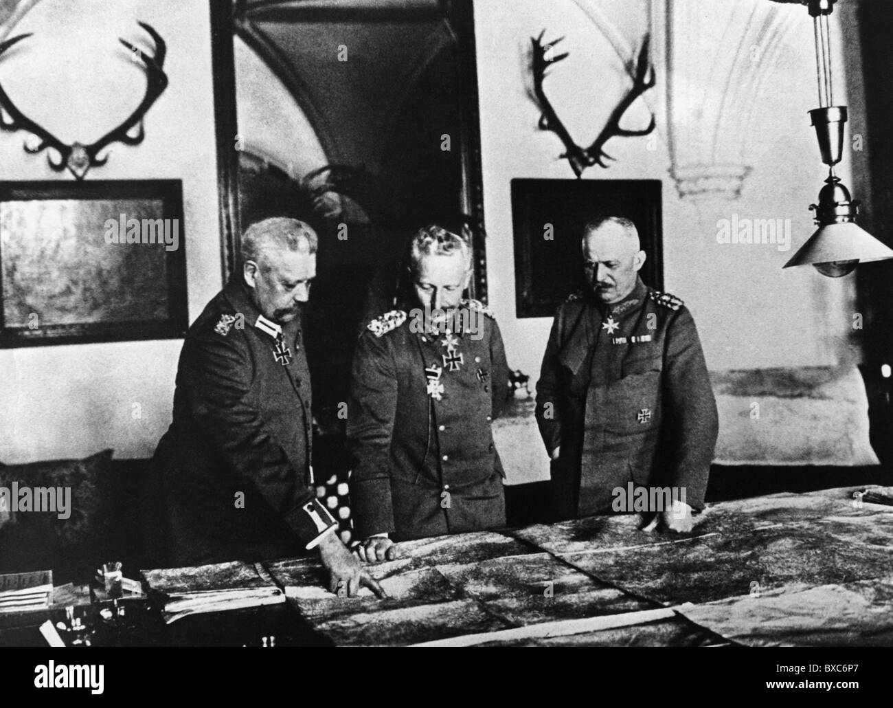 Wilhelm II, 27.1.1859 - 4.6.1941, German Emperor 1888 - 1918, half length, with field marshal Paul von Hindenburg, general Erich Ludendorff, headquarters, January 1917, Stock Photo