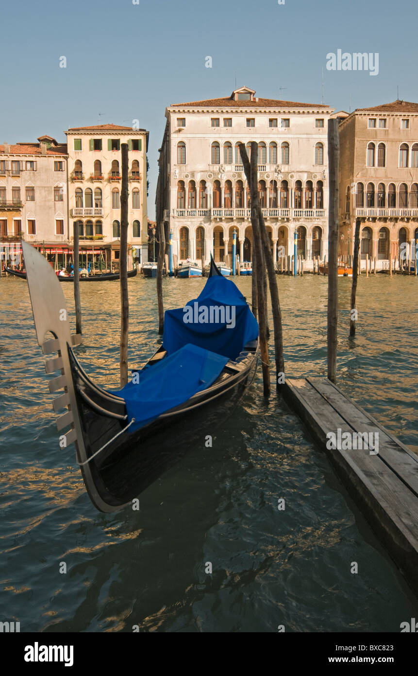 Gondola boat hi-res stock photography and images - Alamy