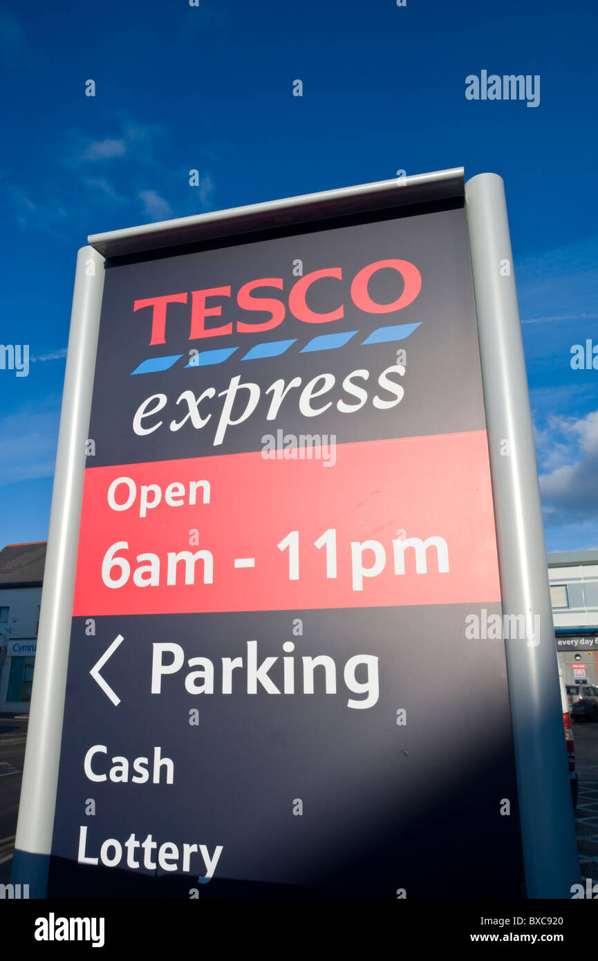 Roadside advertising billboard for Tesco express outside store Stock Photo