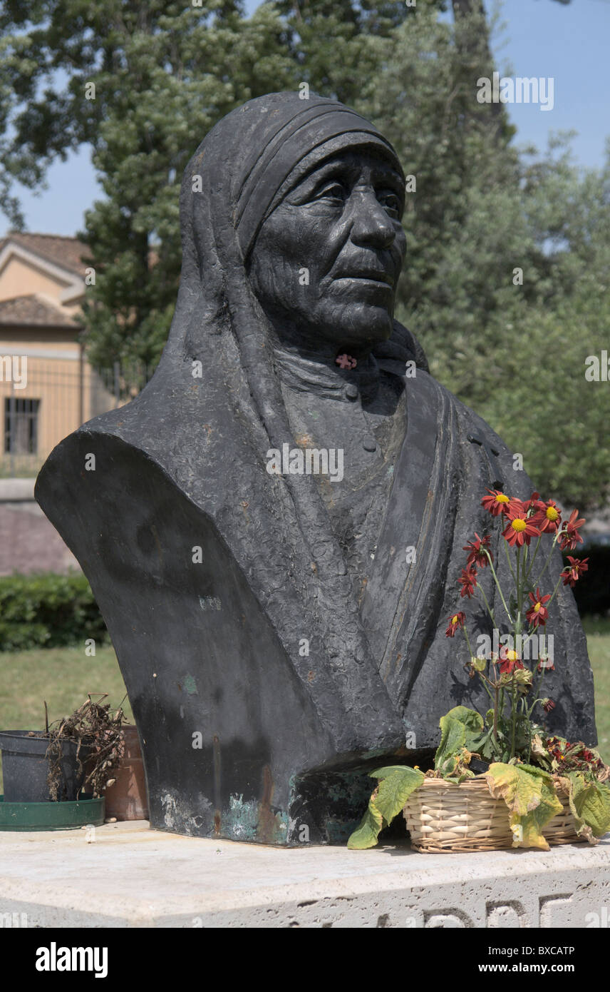 Bust of Mother Teresa of Calcutta in Rome Stock Photo - Alamy