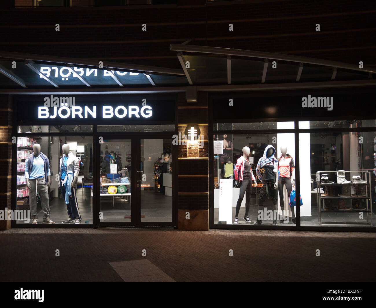 Voorstel Jonge dame Metalen lijn Bjorn Borg clothes shop in 's-Hertogenbosh ( Den Bosch ) Netherlands Stock  Photo - Alamy