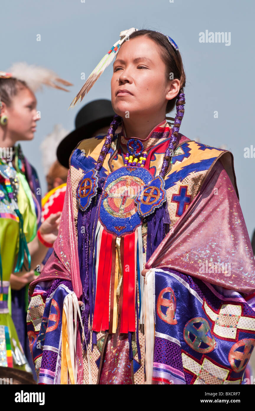 Female traditional dancer pow wow blackfoot hi-res stock photography ...