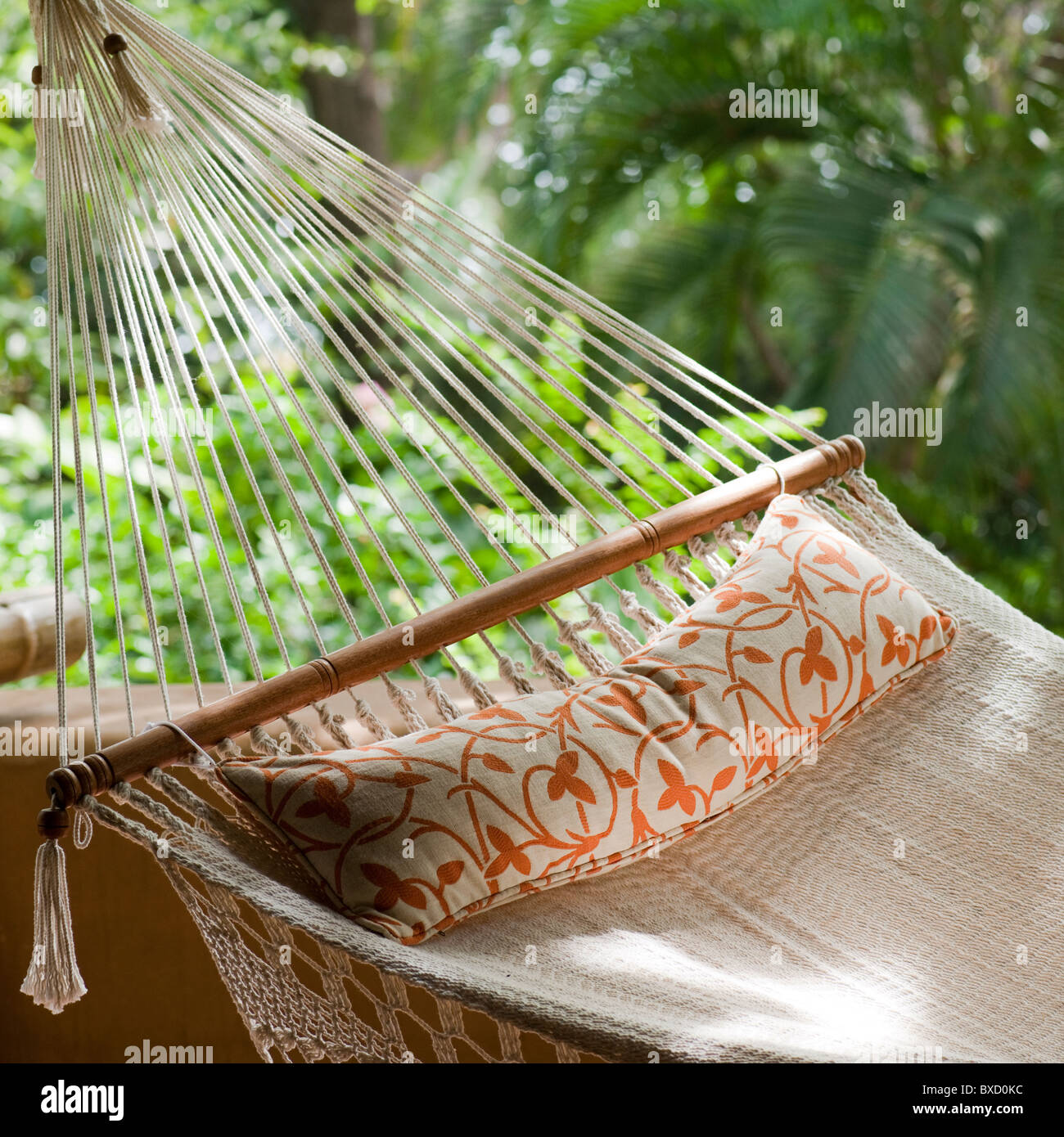 Strings for hammock hi-res stock photography and images - Alamy