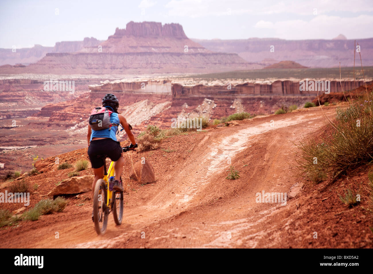 Woman bikes white rim trail hires stock photography and images Alamy