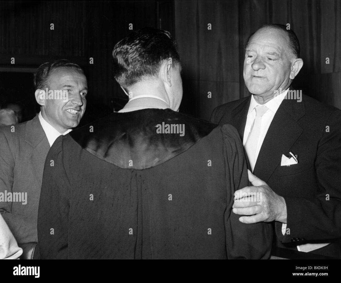 justice, trials, Roehm Trial, Munich, May 1957, the defendant Josef 'Sepp' Dietrich (left) shaking hands with his lawyer Rolf Bossi, 14.5.1957, left hand: the Stuka dive-bomber pilot Hans Ulrich Rudel, Additional-Rights-Clearences-Not Available Stock Photo