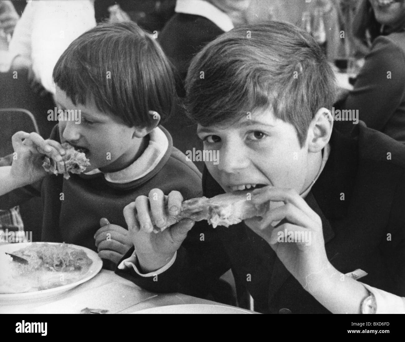 Heintje, * 12.8.1955, Dutch singer and actor, half length, meal with orphan childs, Frankfurt, Germany, 10.3.1969, Stock Photo