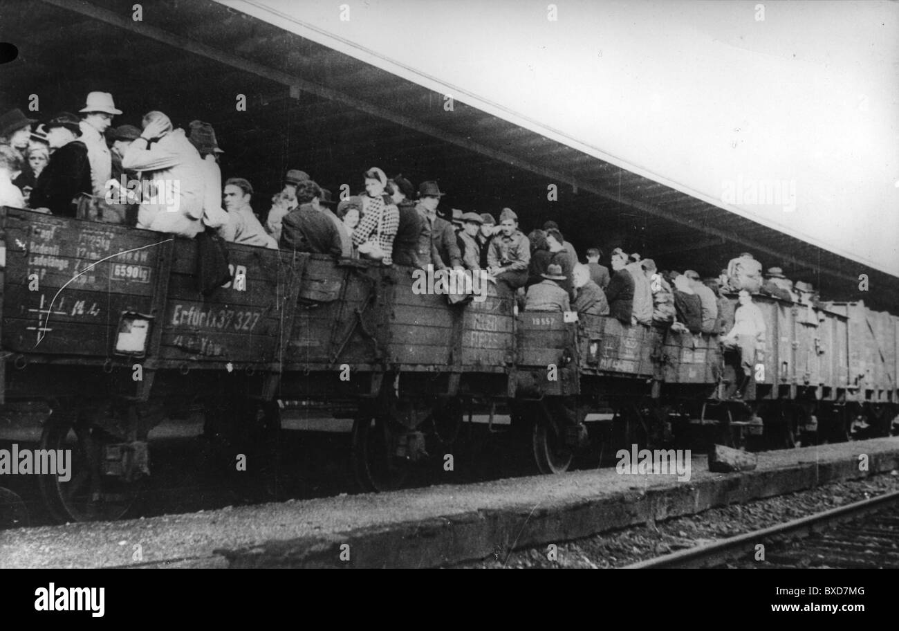 Train In 1945 1940s wagons hi-res stock photography and images - Alamy