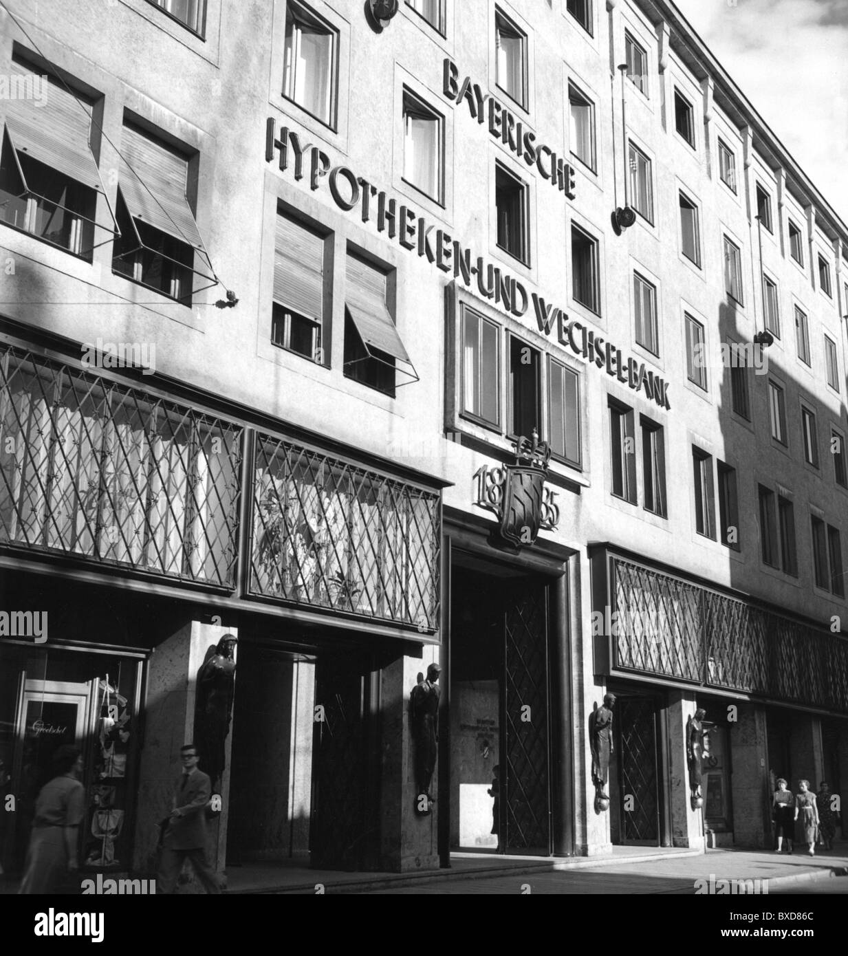 money / finance, banks, Bayerische Hypotheken- und Wechselbank (Hypo Bank), exterior view, Residenzstrasse, Munich, 1950s, , Additional-Rights-Clearences-Not Available Stock Photo