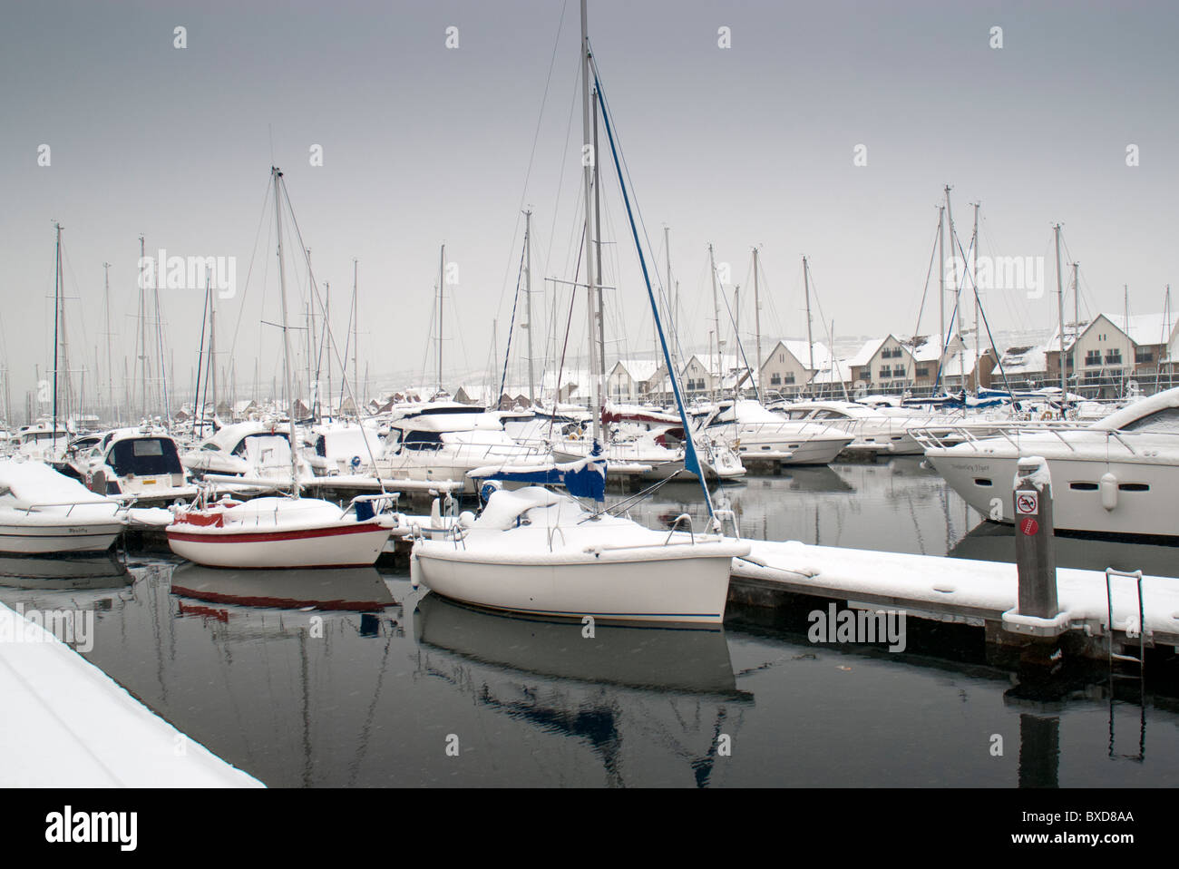 Covered marina hires stock photography and images Alamy