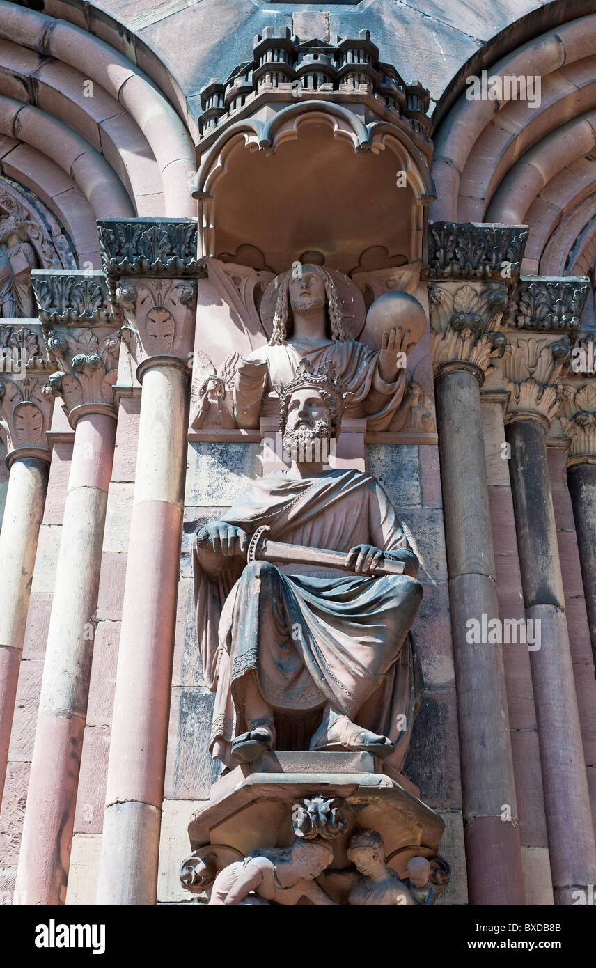 Strasbourg, Notre-Dame gothic cathedral 14th century, King Salomon and  Christ statues above Judgement portal, Alsace, France, Europe Stock Photo -  Alamy