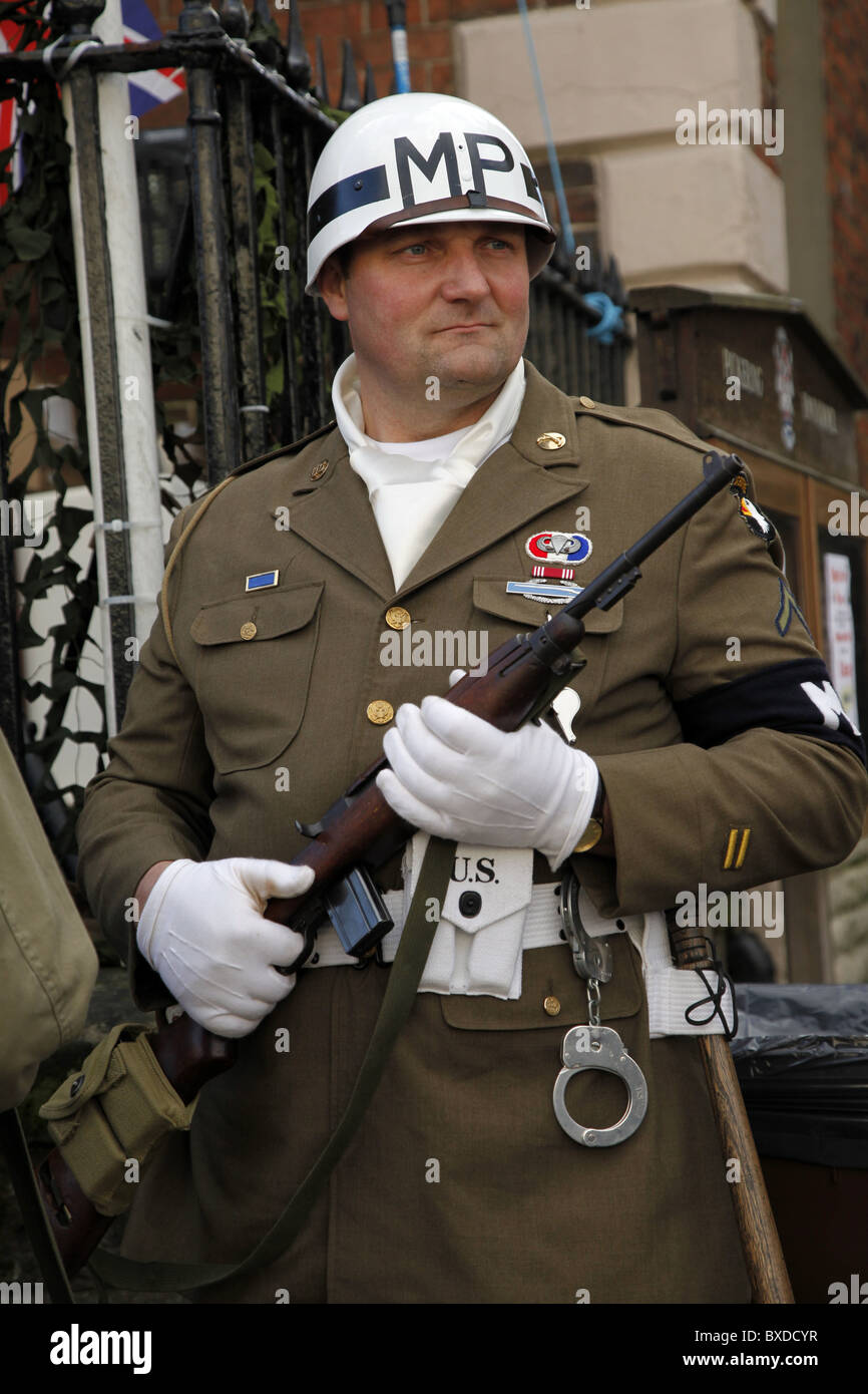 US MILITARY POLICE SOLDIER PICKERING YORKSHIRE PICKERING NORTH YORKSHIRE PICKERING NORTH YORKSHIRE 16 October 2010 Stock Photo