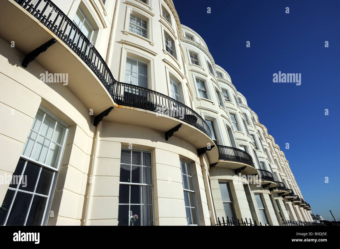 Regency buildings on brighton seafront hires stock photography and