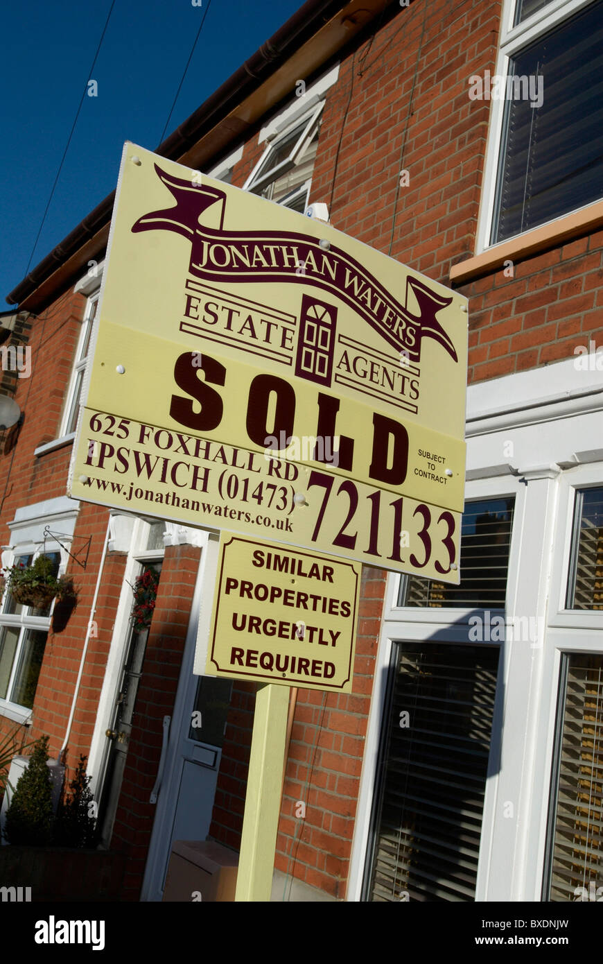 Sold sign UK Stock Photo - Alamy