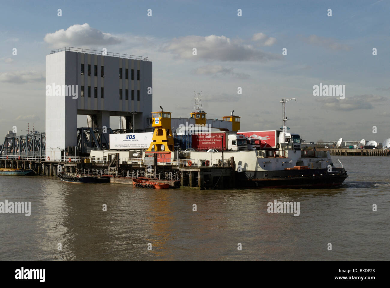 Woolwich ferry crossing hires stock photography and images Alamy