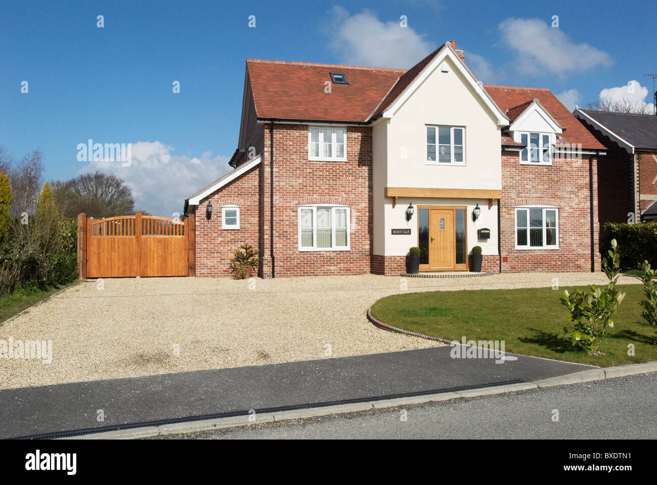 House driveway uk hi-res stock photography and images - Alamy