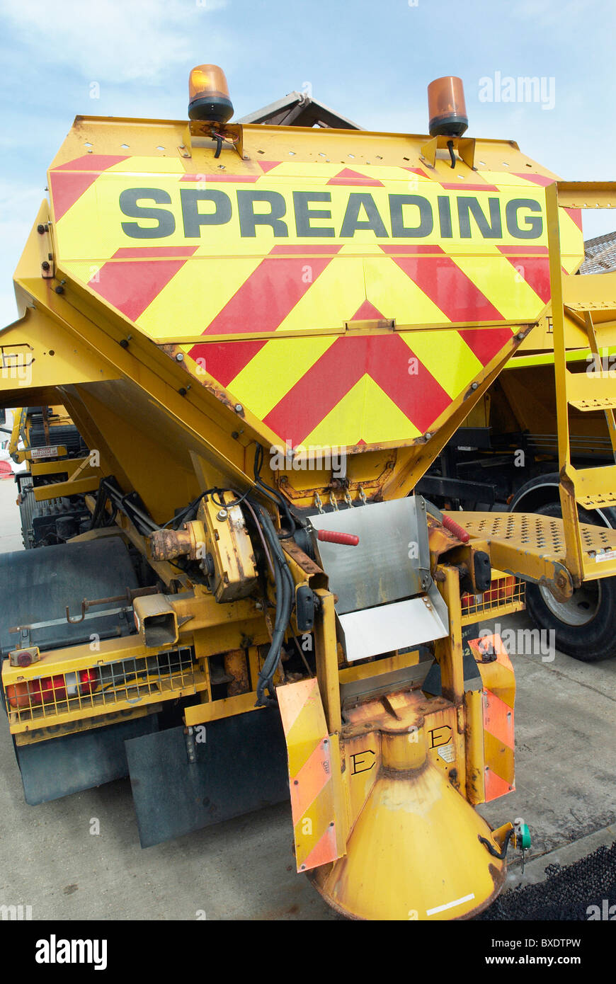 Gritting lorry hires stock photography and images Alamy