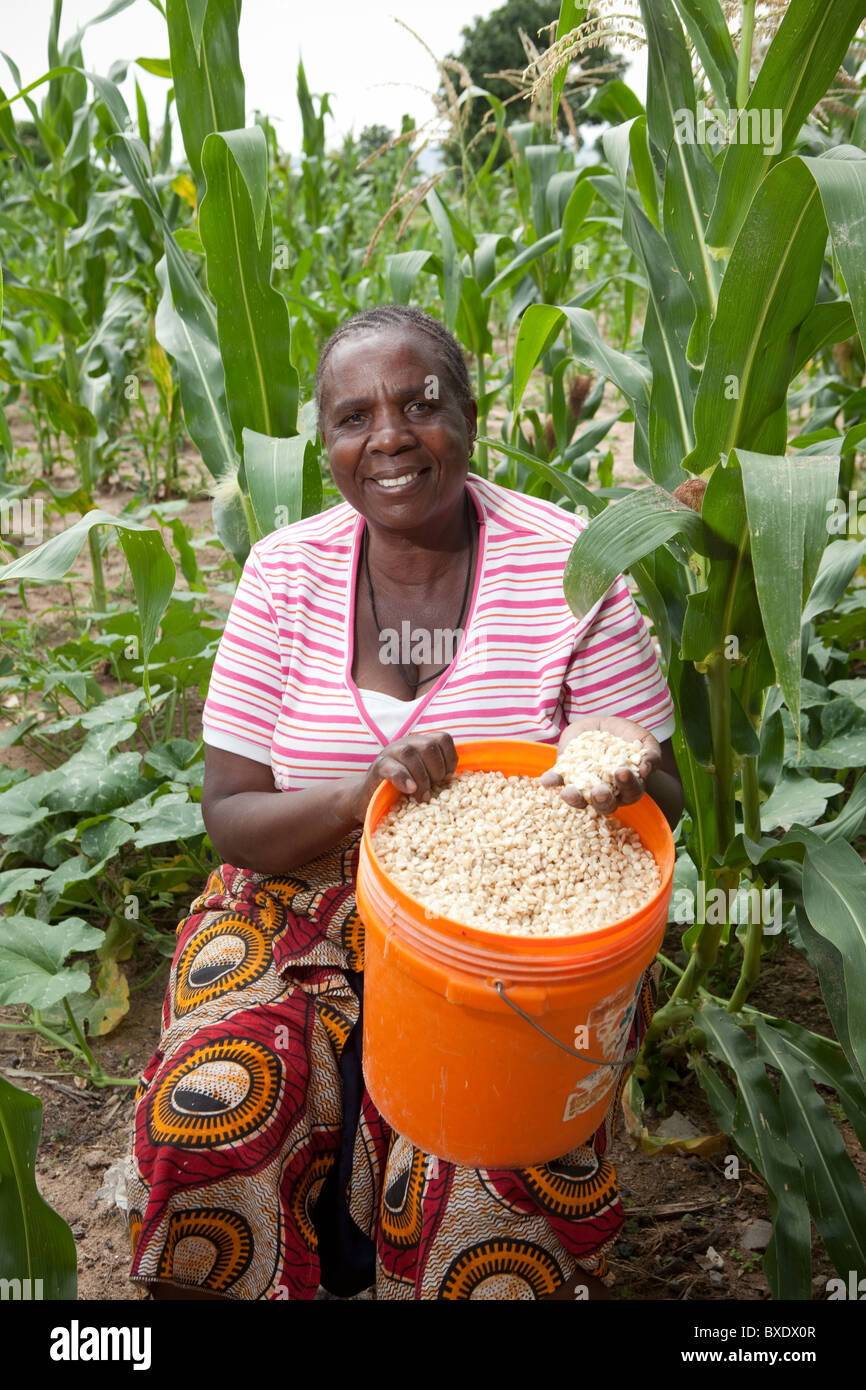 Africa woman corn hi-res stock photography and images - Alamy