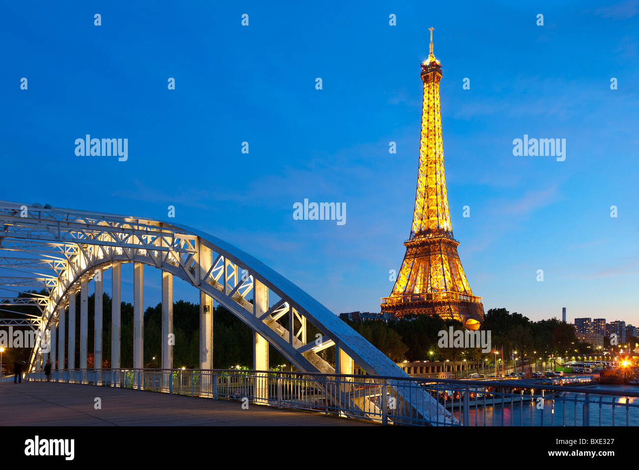 Europe, France, Paris (75), Eiffel Tower view from Debilly Footbridge