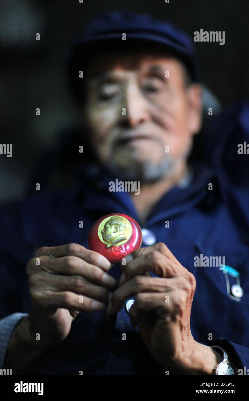 Wang Anting with his collection of Chairman Mao memorabilia at Wang Anting’s Little Exhibition in Chengdu, China. Stock Photo