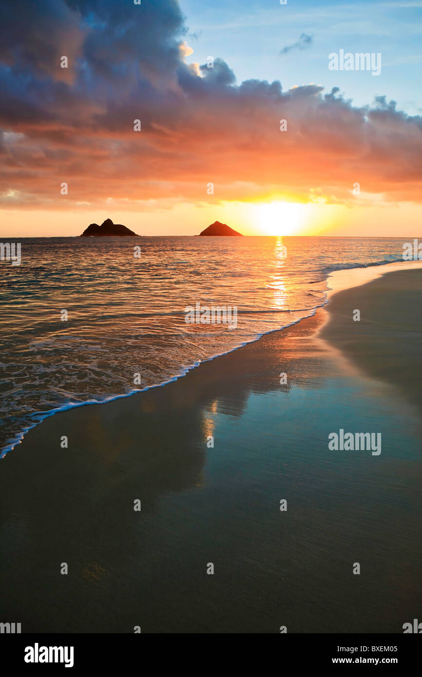 pacific sunrise at lanikai beach in hawaii Stock Photo - Alamy