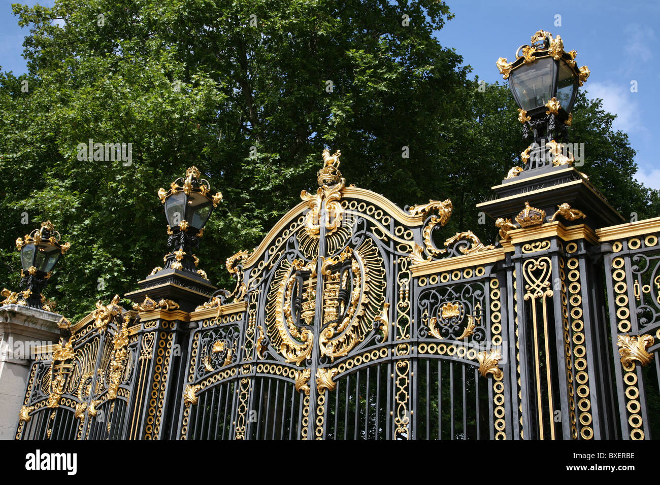 Buckingham palace green park hires stock photography and images Alamy