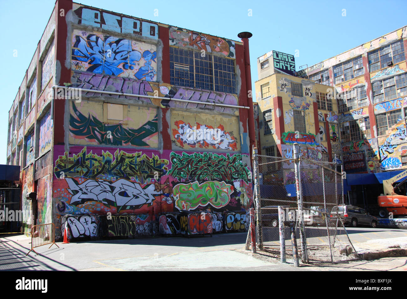 Seven Of The Best Places To See Street Art In New York at Wendell ...