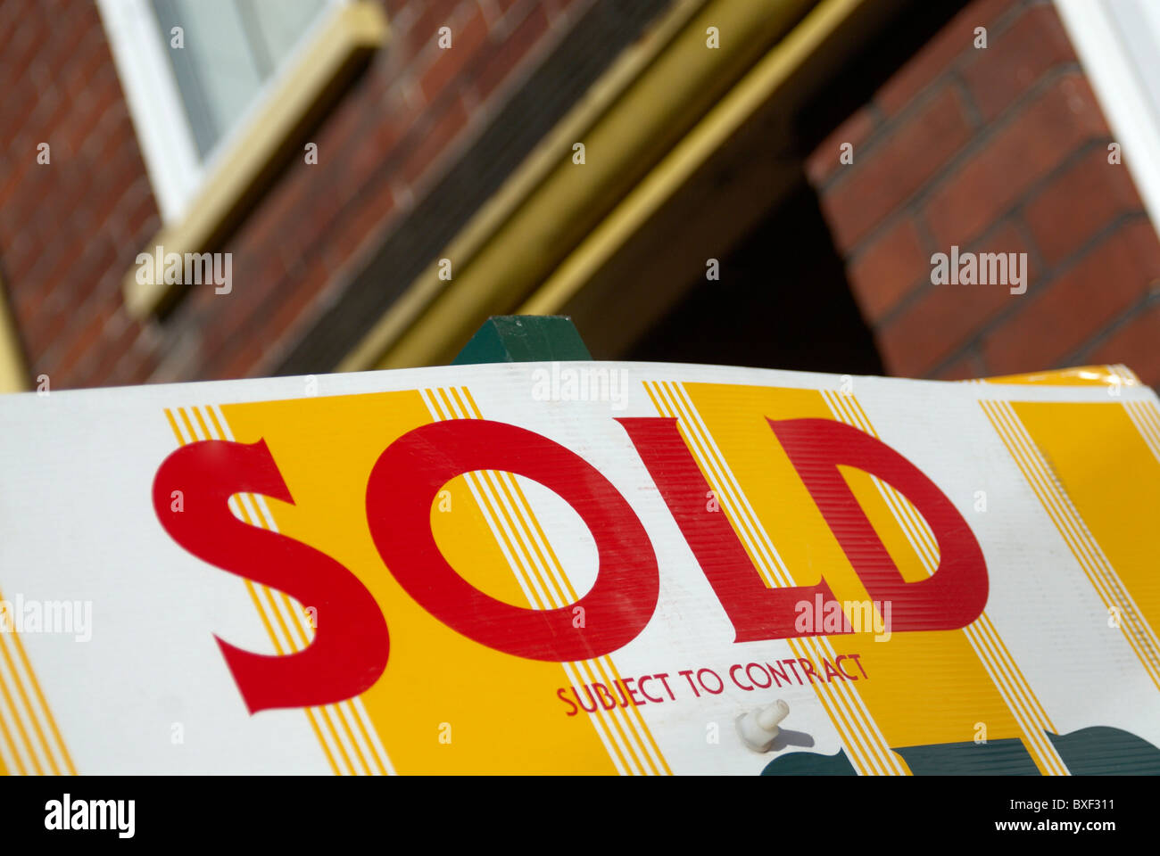 Sold sign UK Stock Photo - Alamy